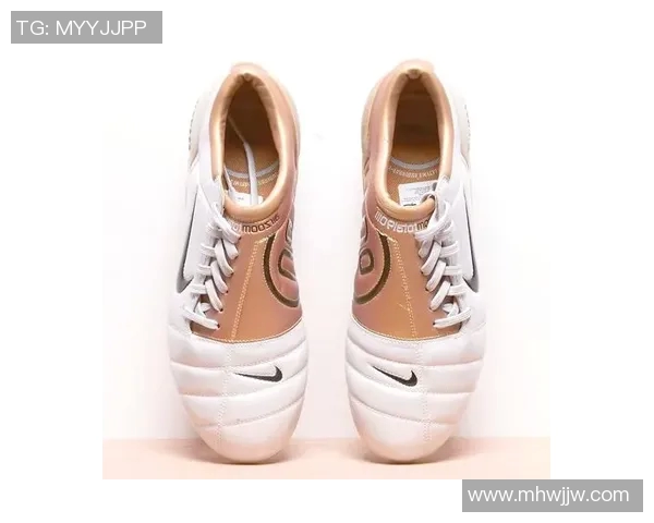 球星专属碎钉足球鞋解析：性能与设计如何助力比赛表现